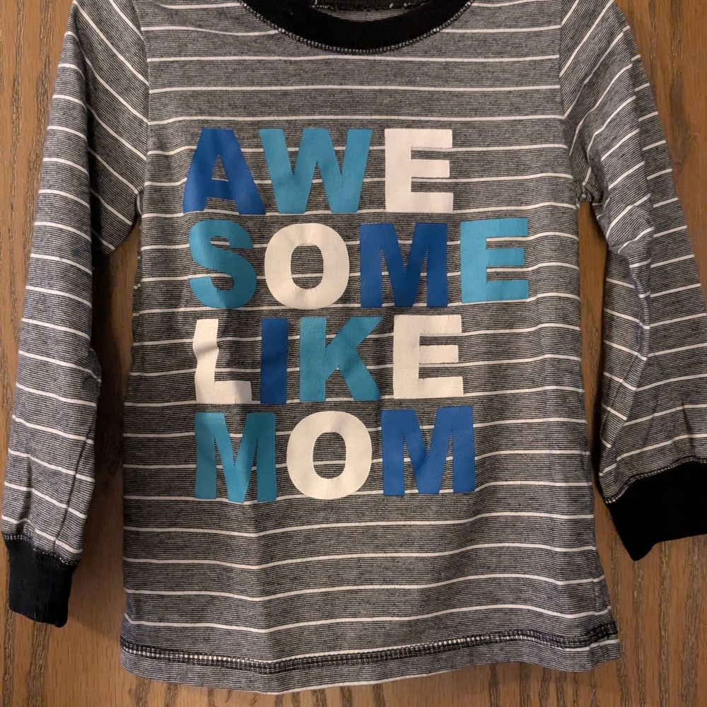 ⭐4 / $15 Boys long sleeve tee